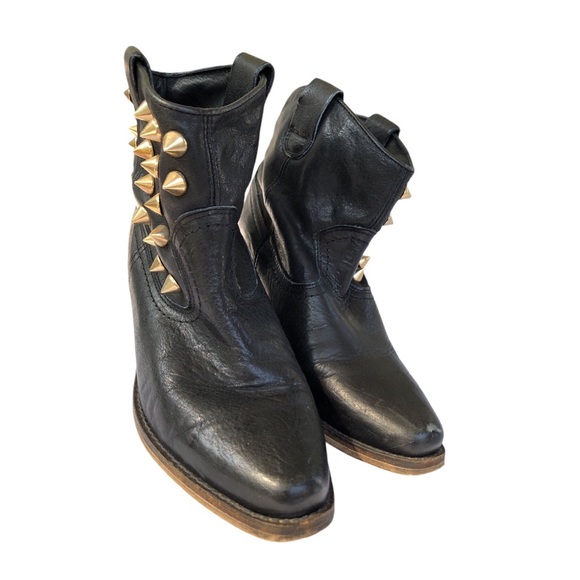 TBA To Be Announced Studded Ankle Boots Leather size 7 broken In And comfy - Picture 3 of 13